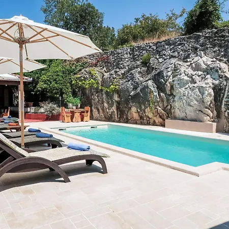בית נופש Nika By Interhome